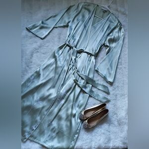 Jones New York sz M long mint robe